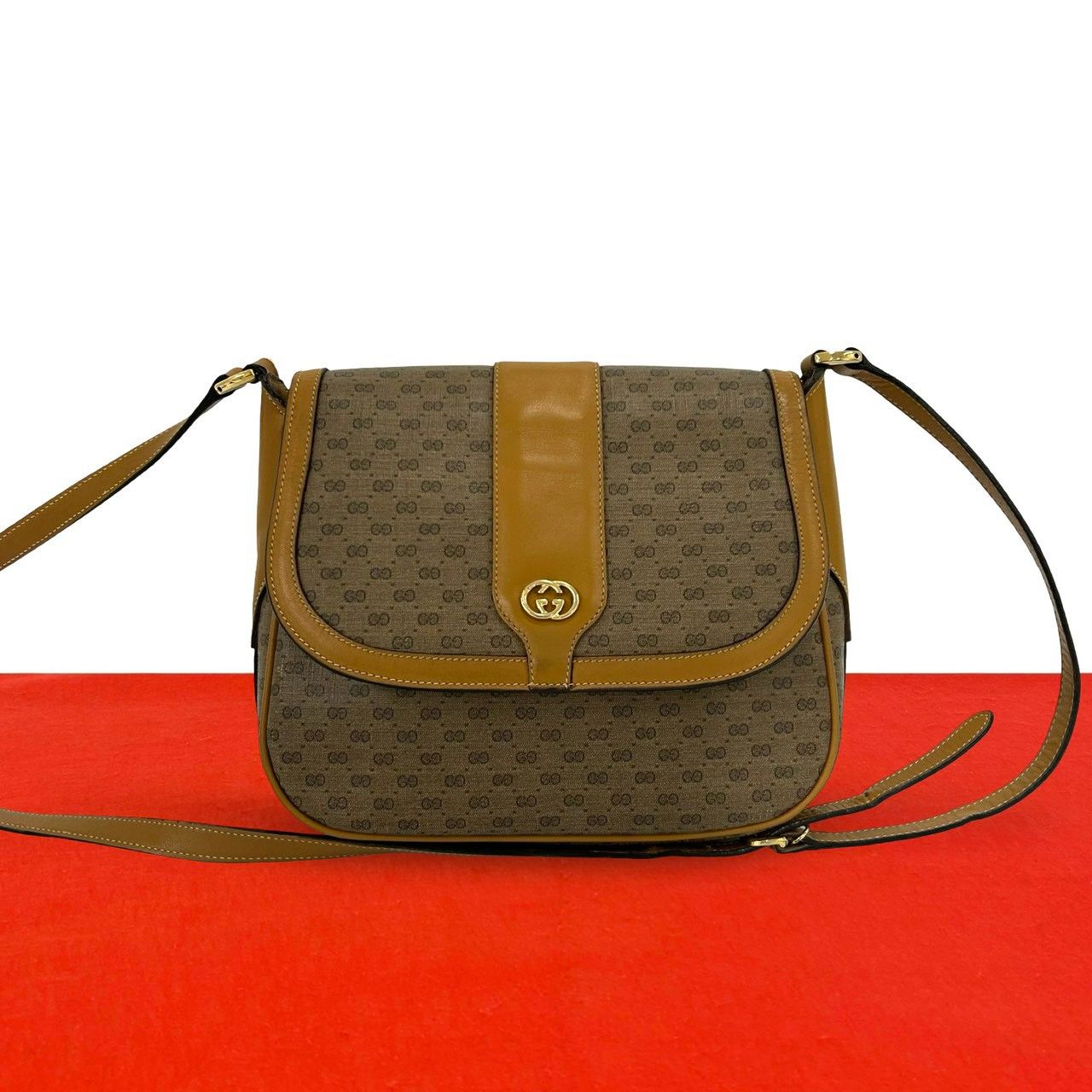 極 美品 GUCCI グッチ オールドグッチ マイクロGG ロゴ 金具 レザー 本