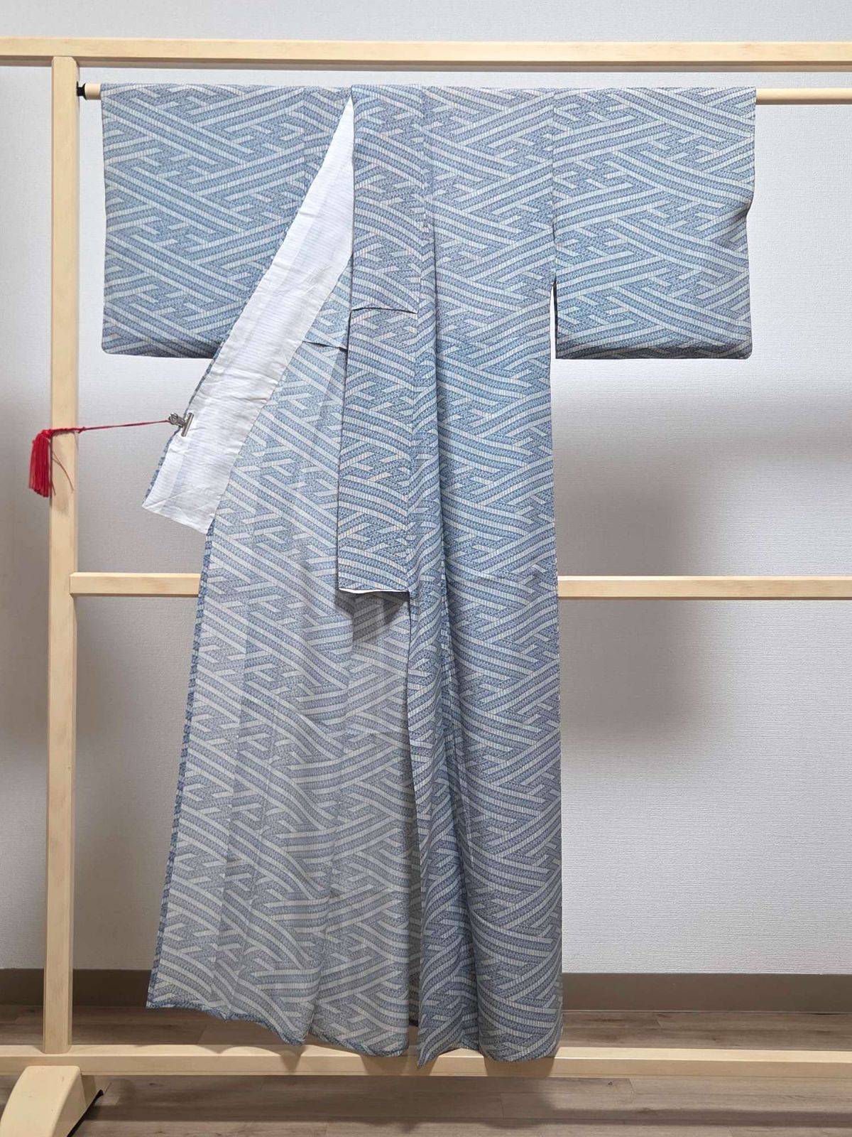 A5◇着物くつろぎ 夏物 橘 萩 花 刺繍 銀彩 蝶々 縦縞 白 黒 正絹 小紋
