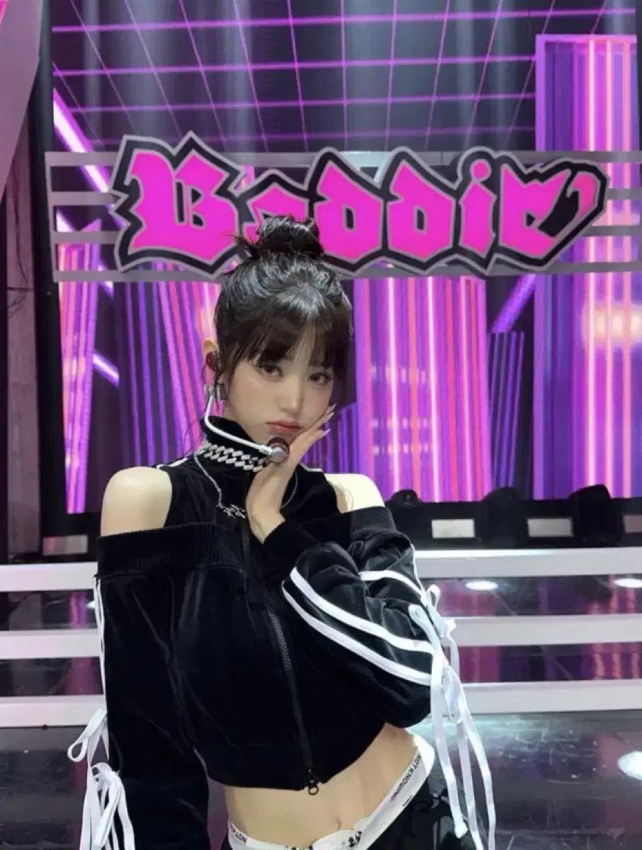 NOT KNOWING ベロア リボン トラック トップス ブラック (ウォニョン(WONYOUNG・チャンウォニョン) 着用)