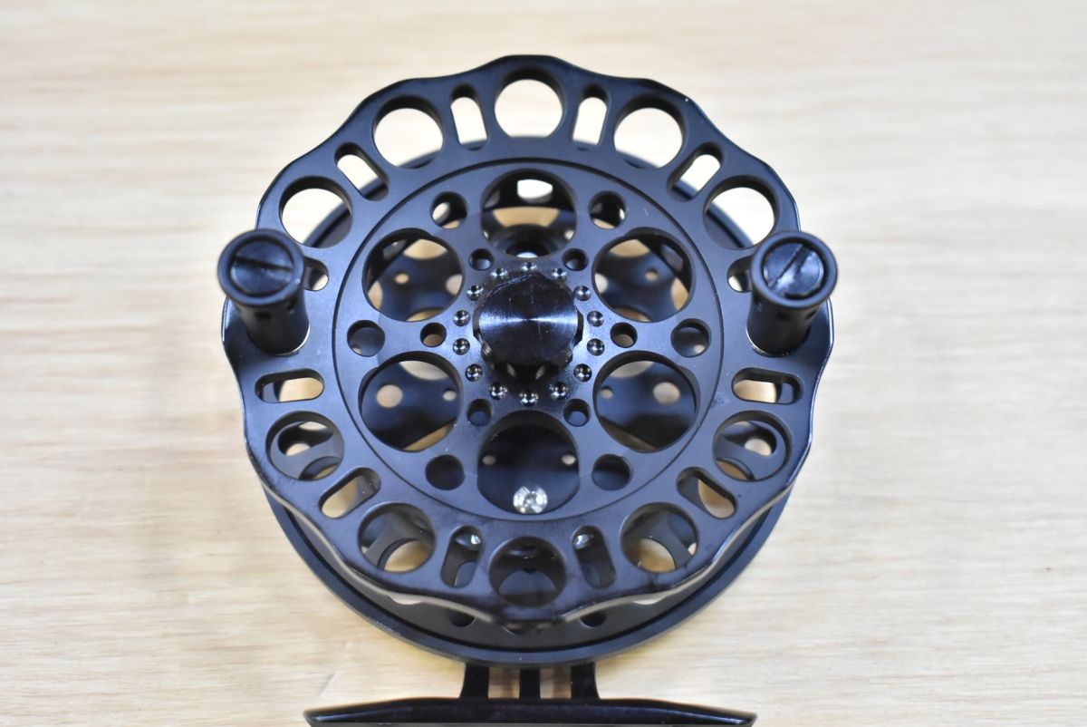 宇崎日新 21 インヴィクタ クロダイ MB リミテッド 85 NISSIN INVICTA