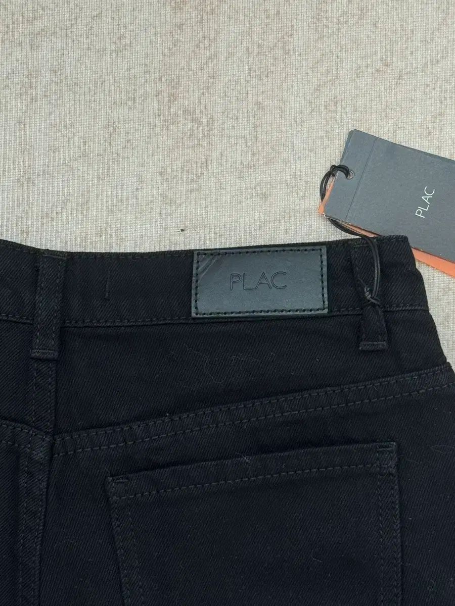 新品 8万) PLAC ブラック レディース デニム ショートパンツ 26サイズ 6,446円