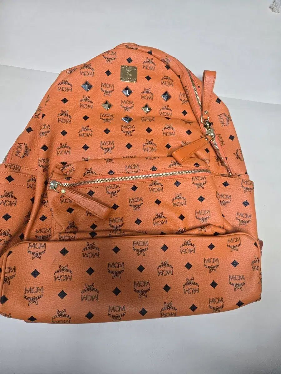 MCM ヴィセトス スターク バックパック オレンジ 31,333円