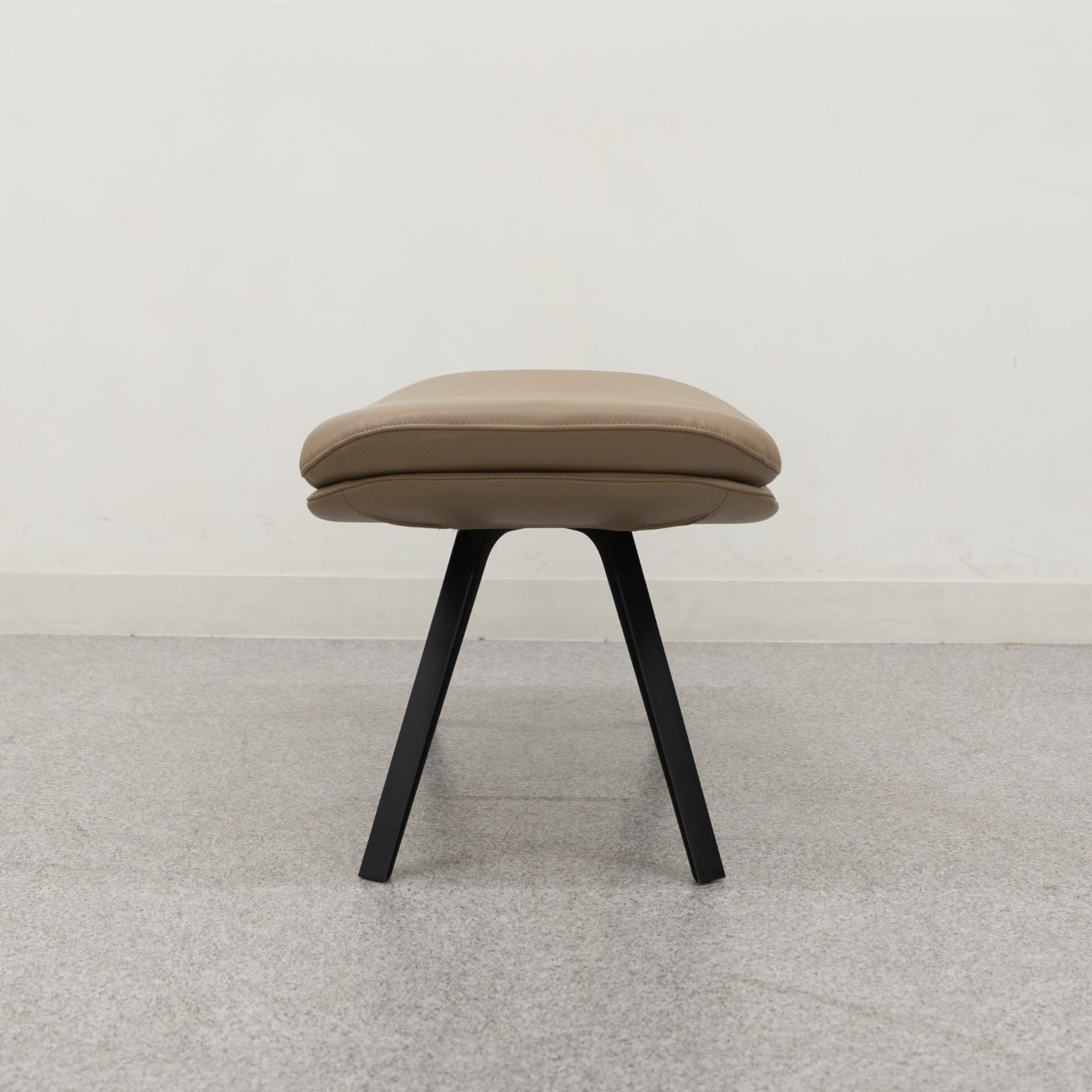 Bランク】Cassina / カッシーナ / 395 P22 フットレスト / オットマン