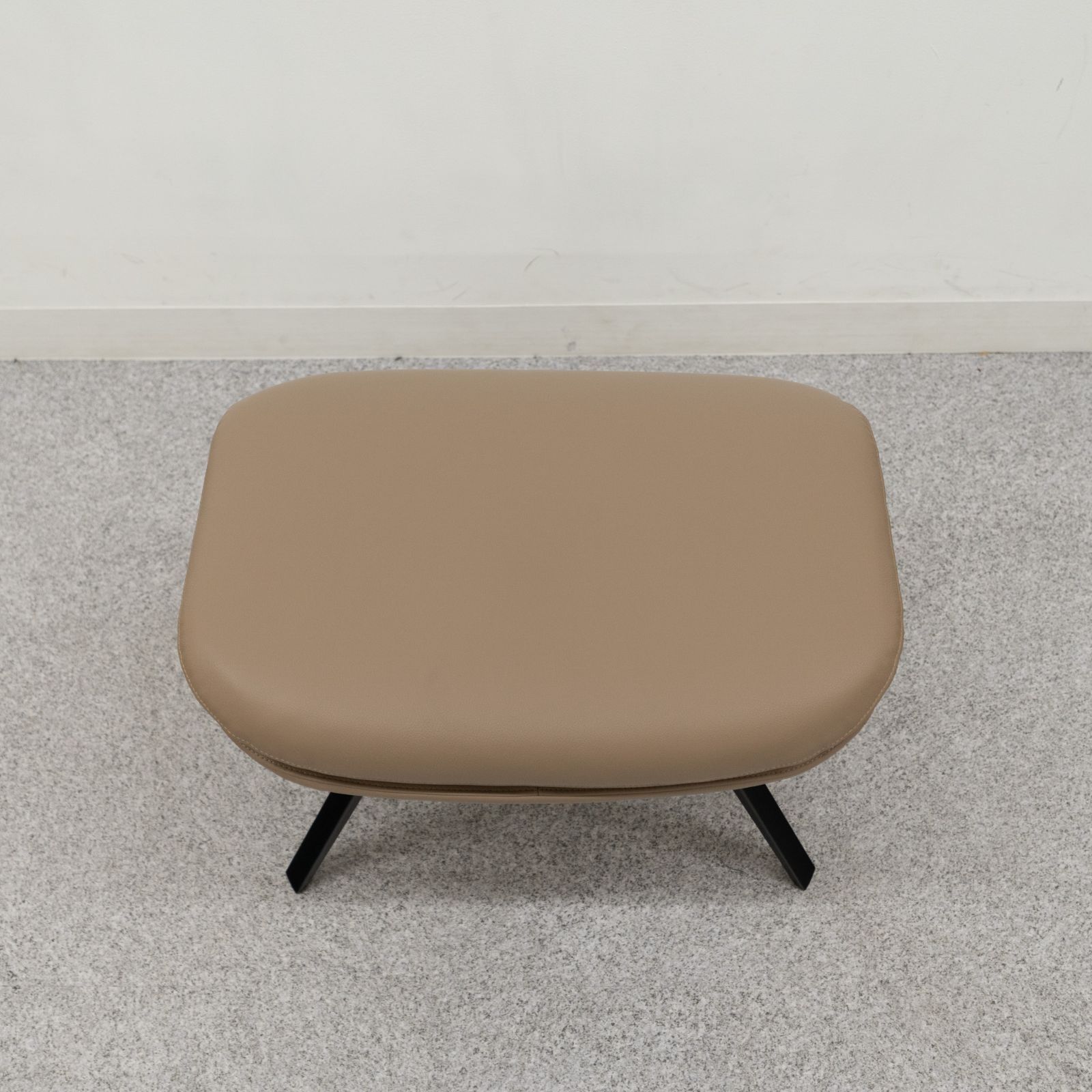 カッシーナ　オットマン　ベージュ Bランク】Cassina / カッシーナ / 395 P22 フットレスト / オットマン