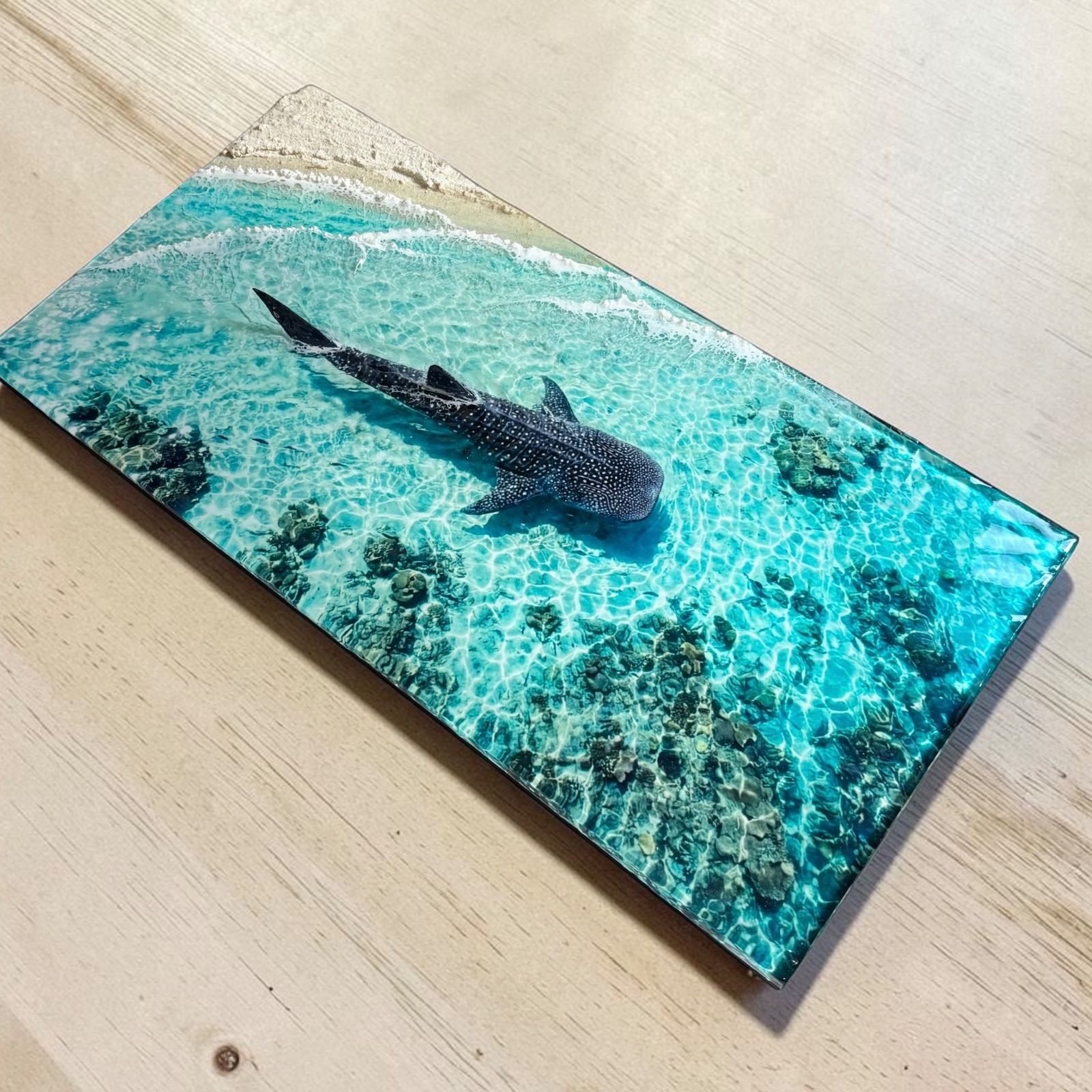<特大傾斜厚盛りボード　ジンベエザメ> 超立体 沖縄の海 レジンアートボード　美ら海　オーシャンアート　1032