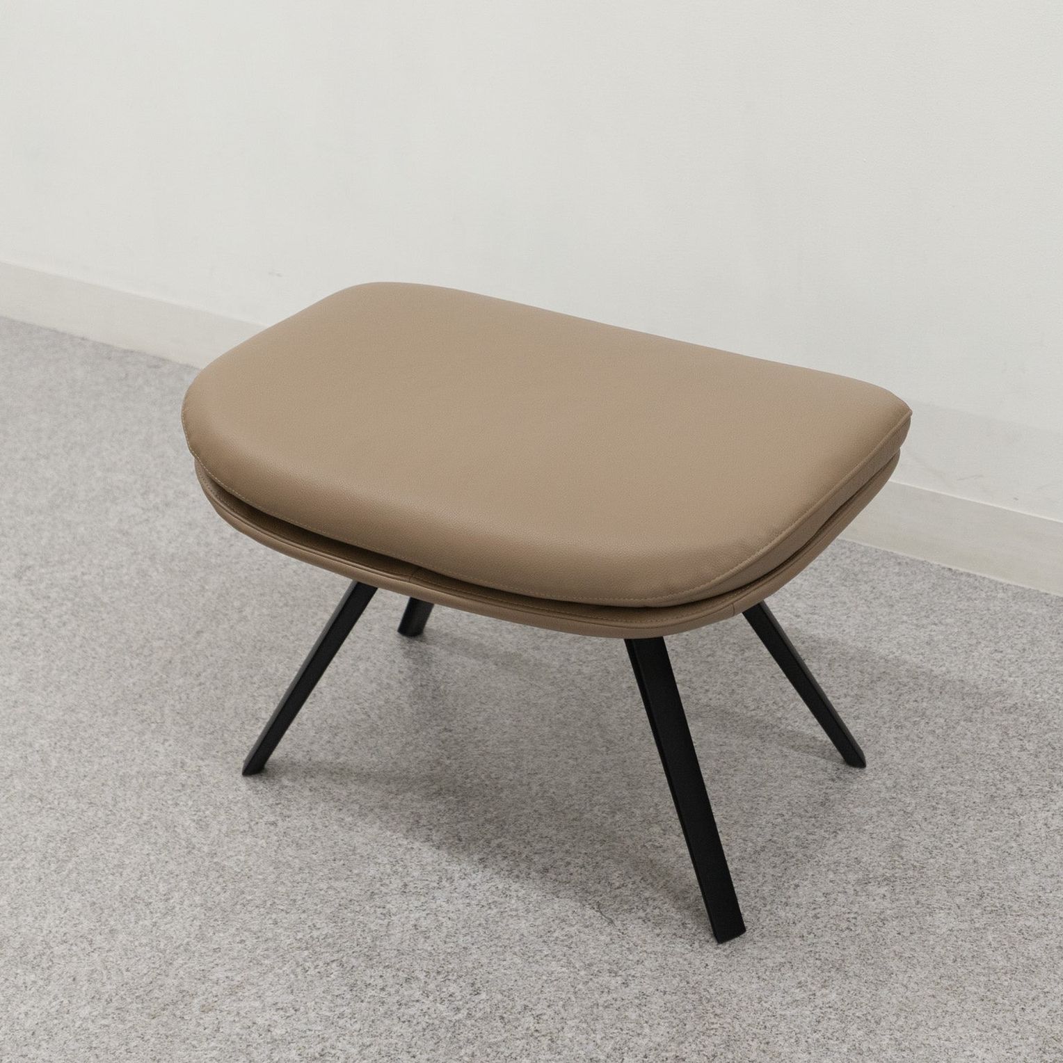 カッシーナ　オットマン　ベージュ Bランク】Cassina / カッシーナ / 395 P22 フットレスト / オットマン