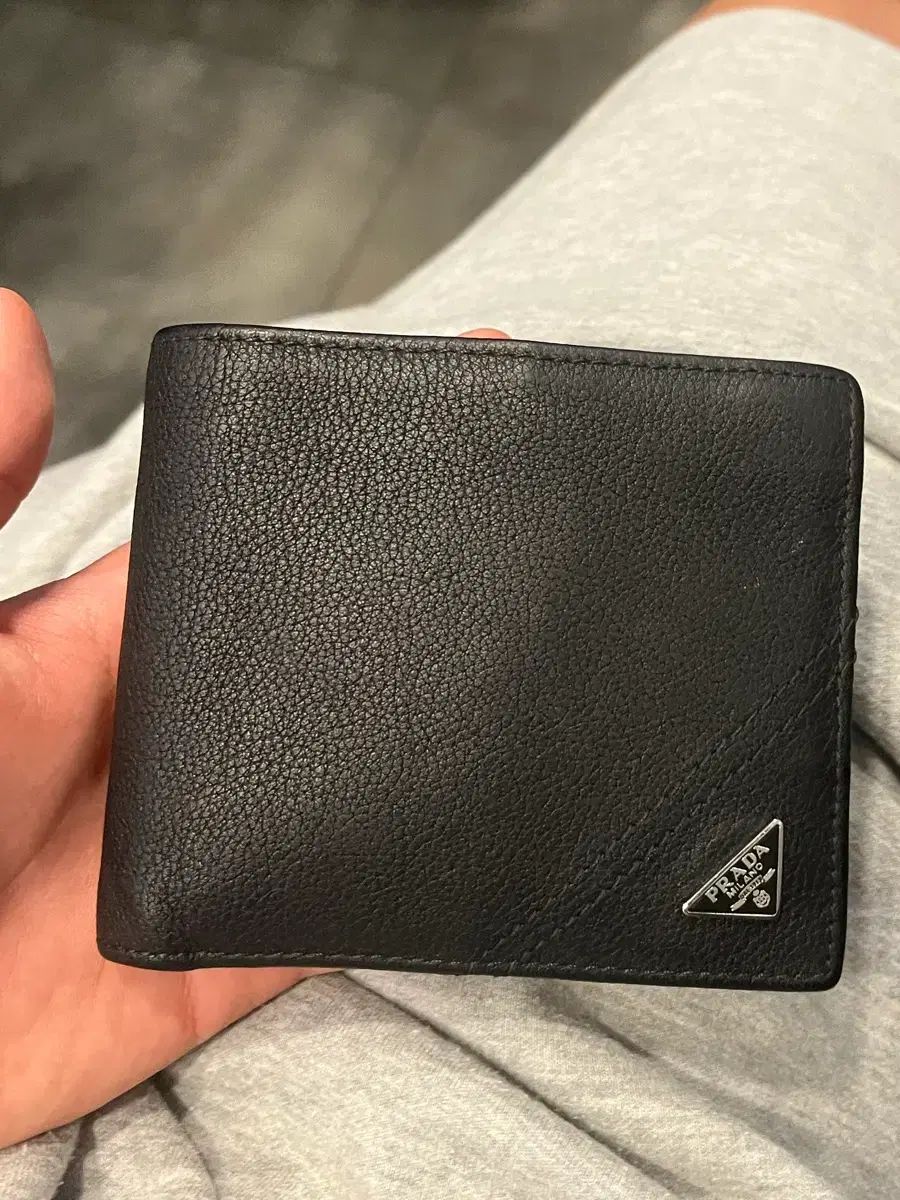 PRADA プラダ 二つ折り財布