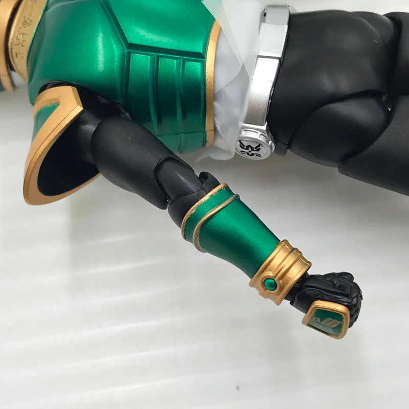 中古品】 バンダイ S.H.Figuarts 真骨彫製法 仮面ライダークウガ