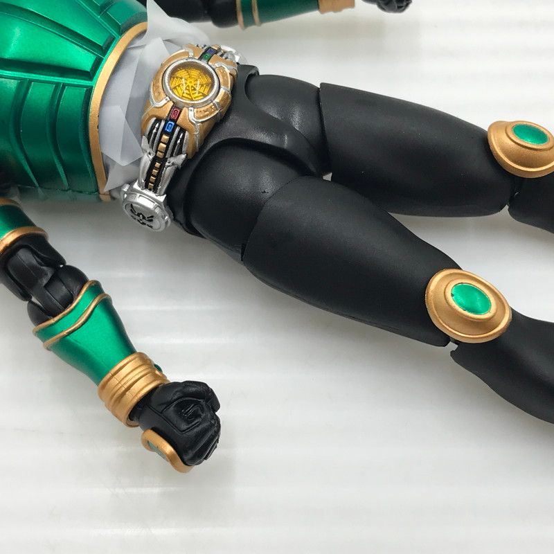 中古品】 バンダイ S.H.Figuarts 真骨彫製法 仮面ライダークウガ