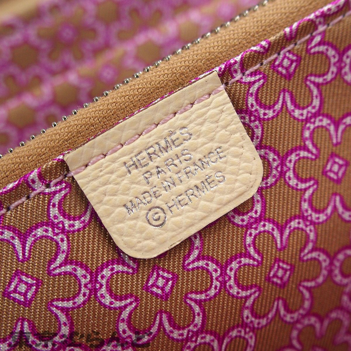 エルメス シルクイン 長財布 ピンク ラッキーデイジー エルメス HERMES シルクイン ロング U刻印 ナタ チャイ ローズパープル