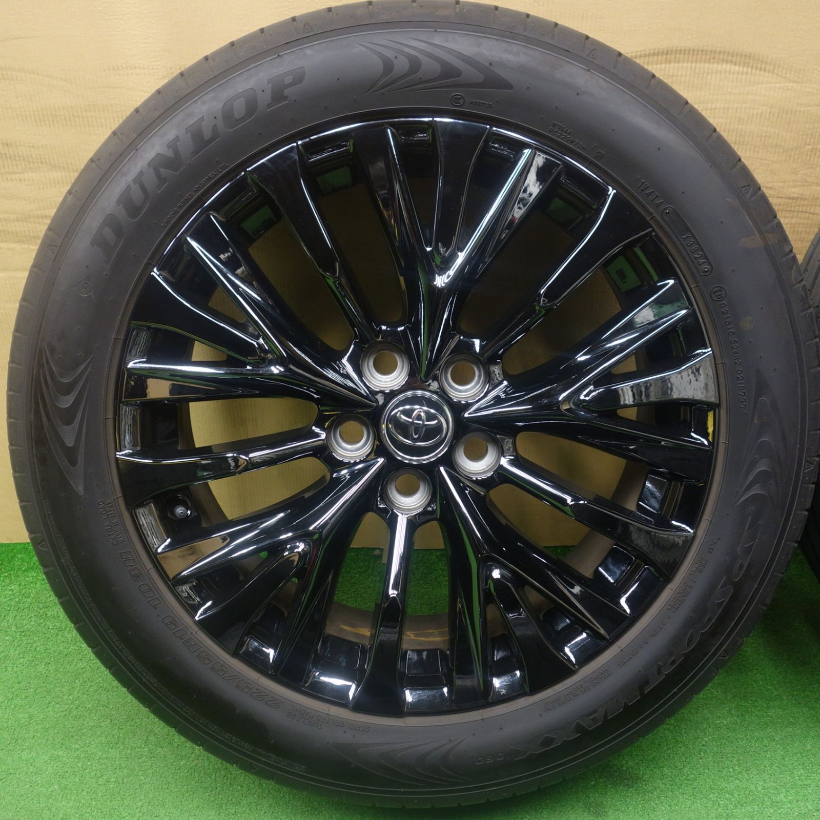 キレイ！24年◎トヨタ 40系 ヴェルファイア Zプレミア 純正 225/55R19