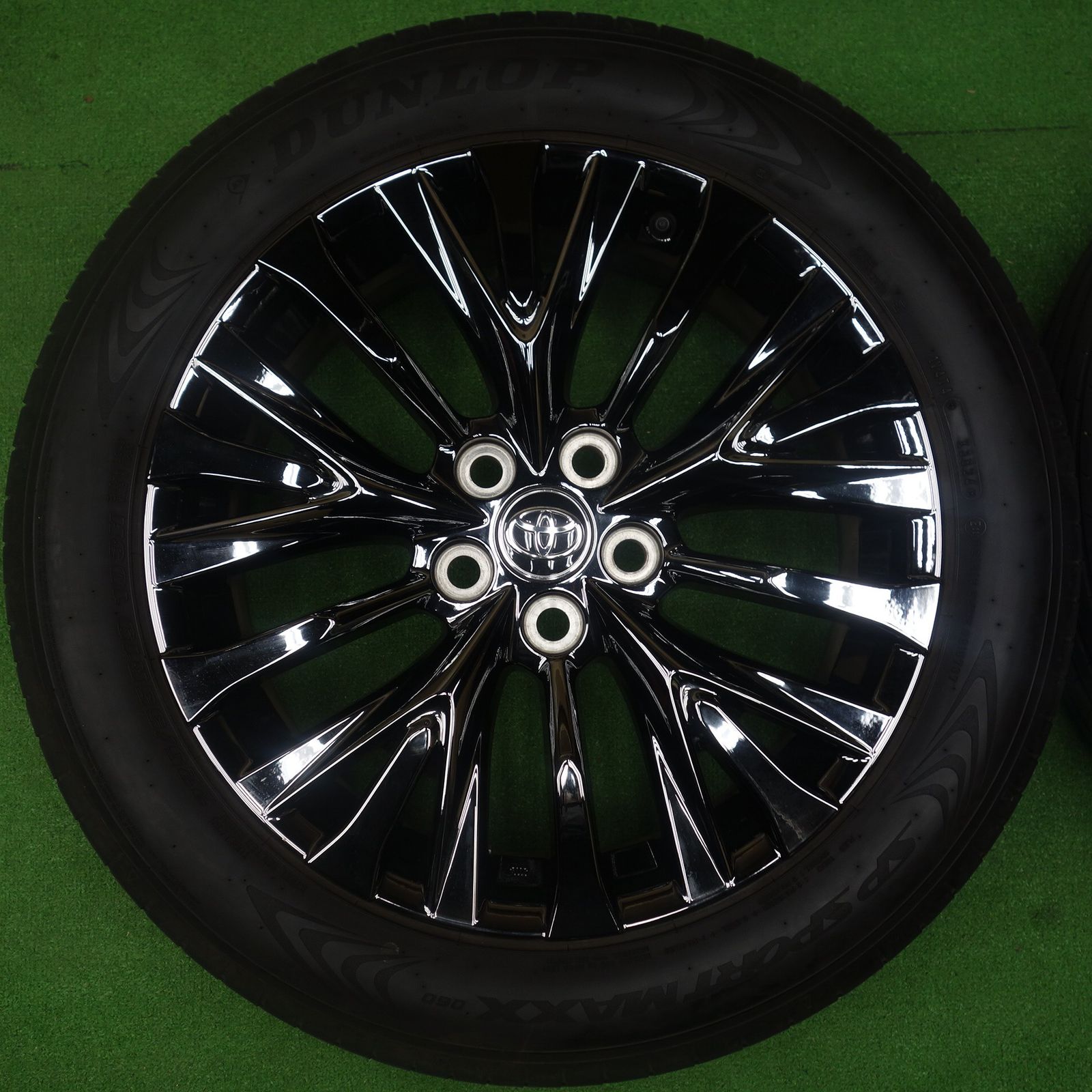 キレイ！24年◎トヨタ 40系 ヴェルファイア Zプレミア 純正 225/55R19