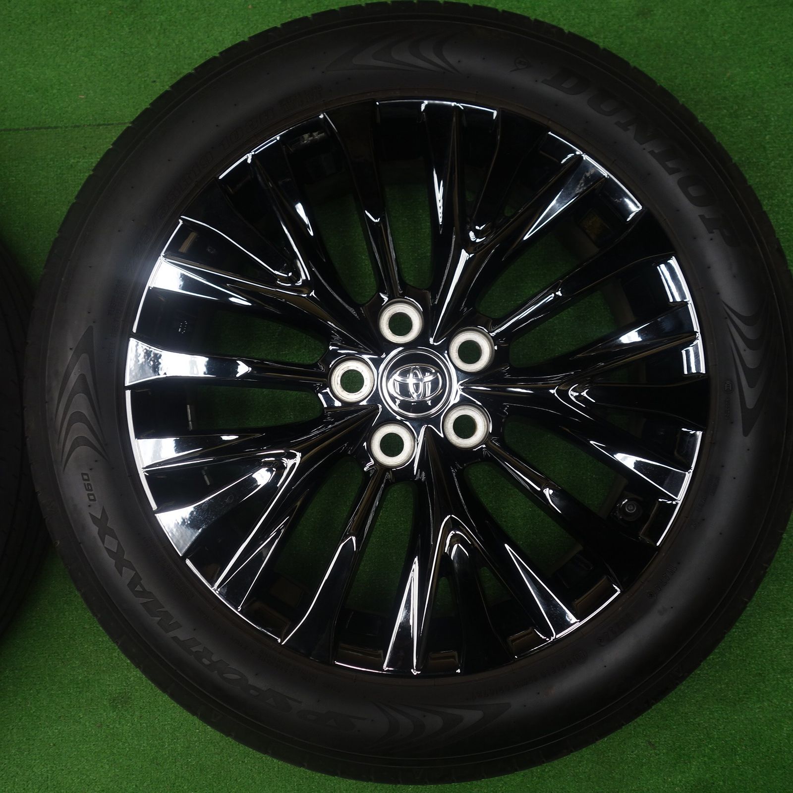 キレイ！24年◎トヨタ 40系 ヴェルファイア Zプレミア 純正 225/55R19
