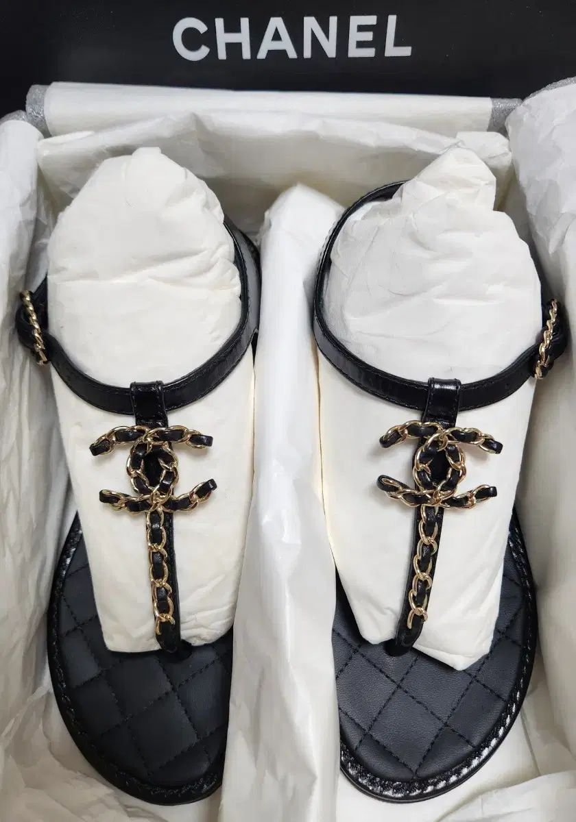正規品 CHANEL シャネル チェーン サンダル オールブラック キルティング ゴールド CCロゴ マーク 36C (レディース) 新品 限定モデル 180,538円