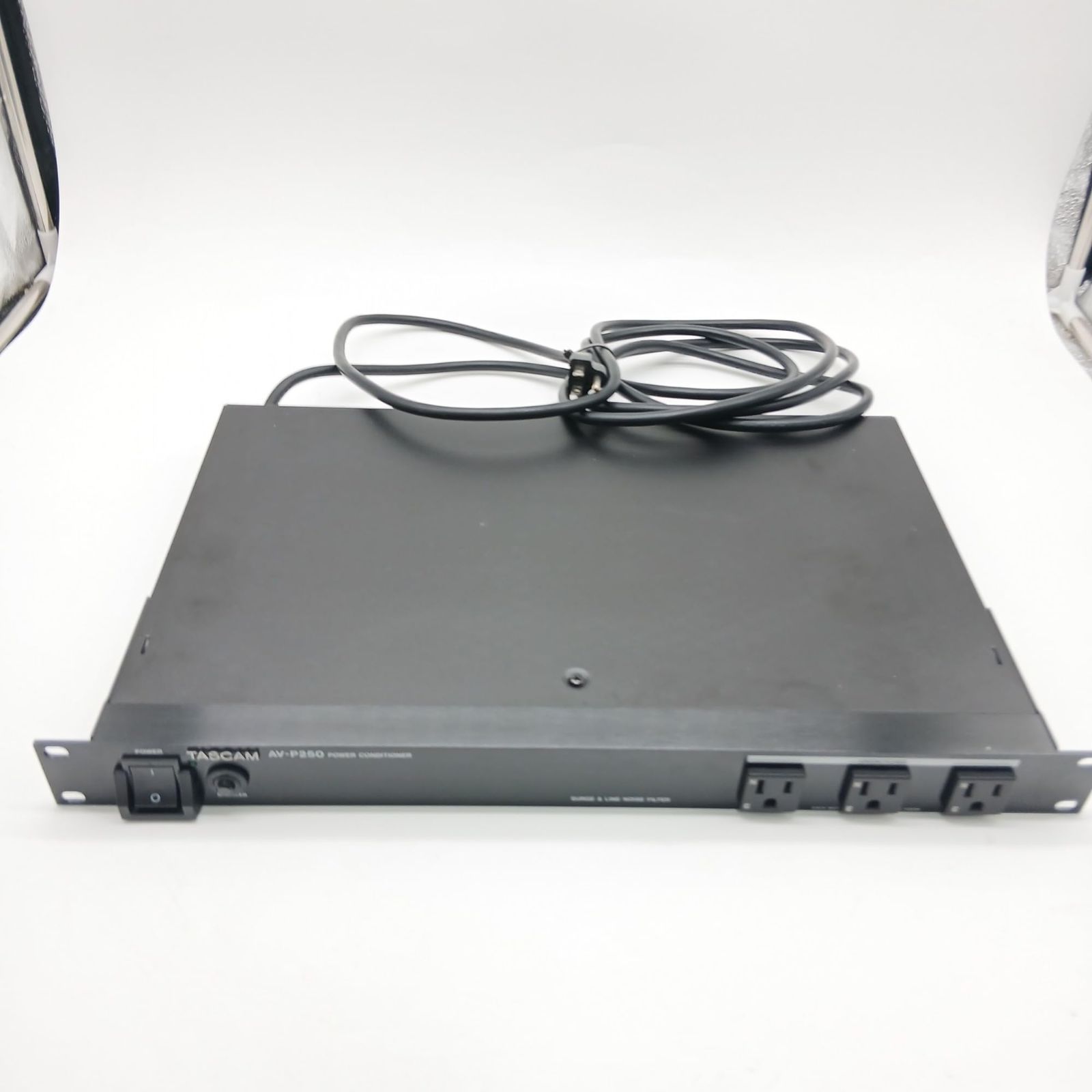 No.6527 TASCAM パワーディストリビューター/コンディショナー AV-P250