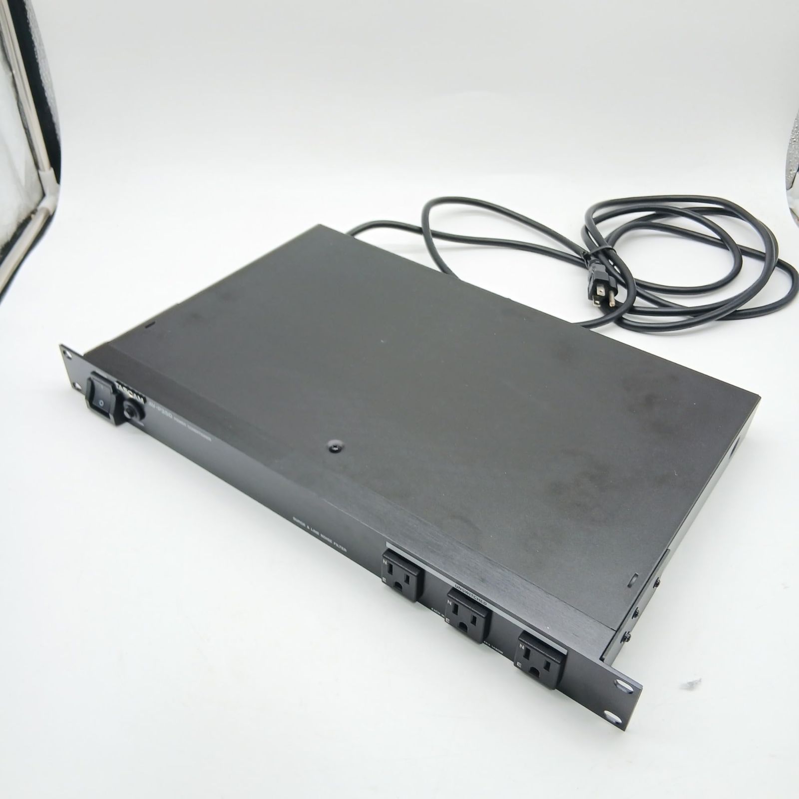 No.6527 TASCAM パワーディストリビューター/コンディショナー AV-P250