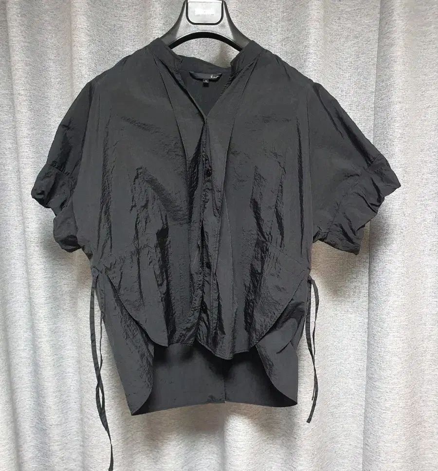 gcut ジーカット シャカシャカ素材 옆 ストラップ POINT ツーウェイスタイル ブラウス s m