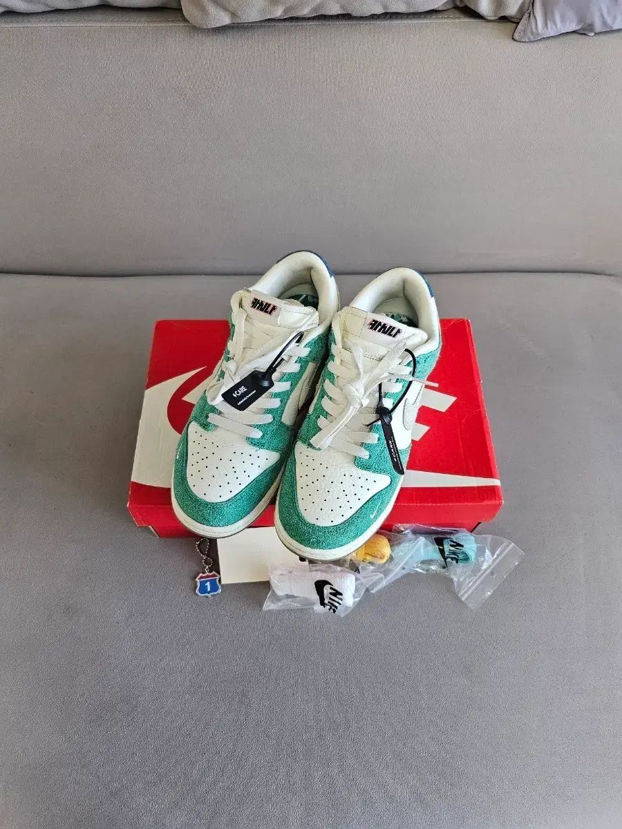 250 NIKE Kasina(カシナ) DUNK LOW Lord of Heroes サイン