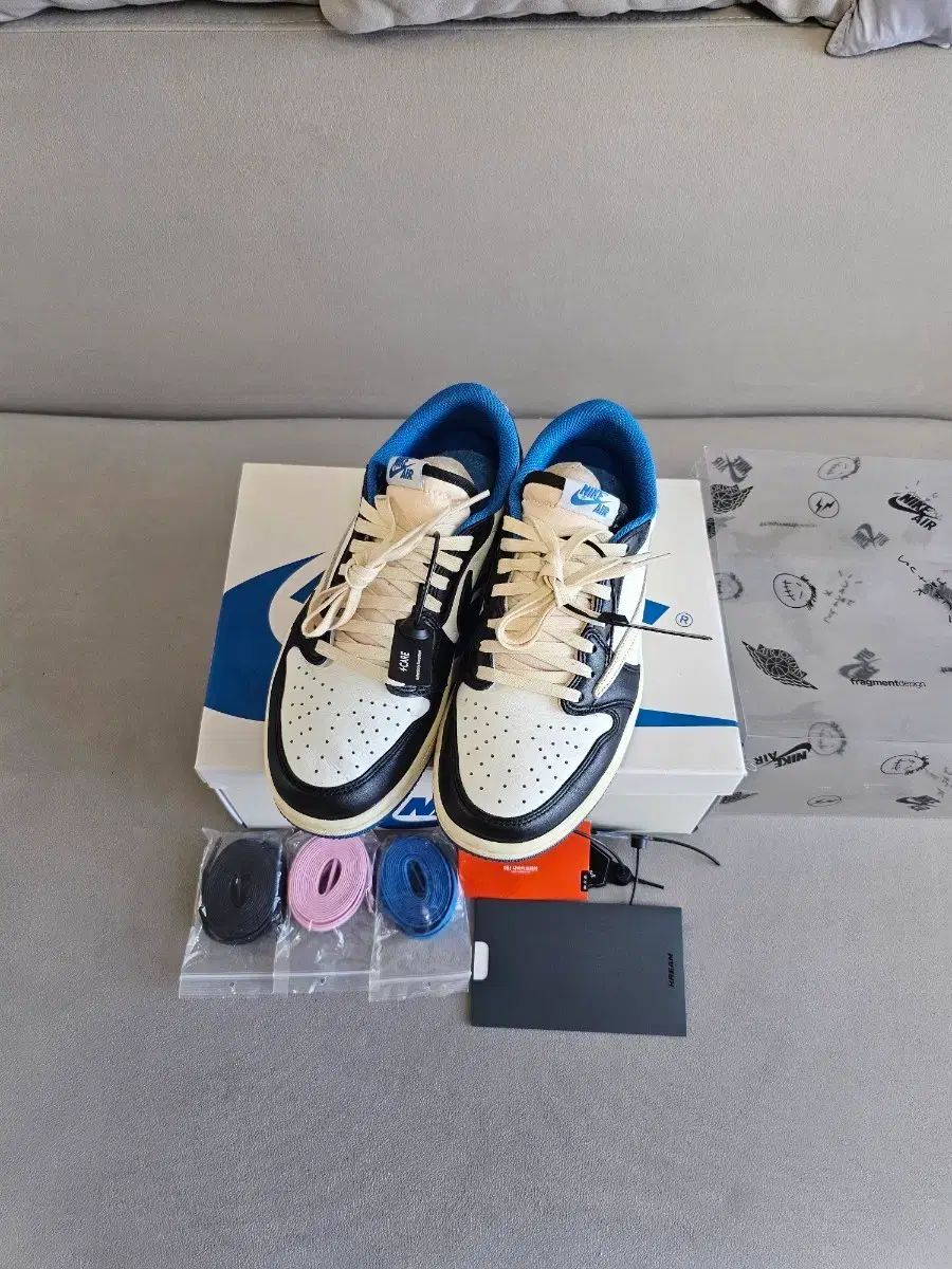 250 NIKE ジョーダン 1 トラヴィススコット FRAGMENT DESIGN OG ロー トラヴィス