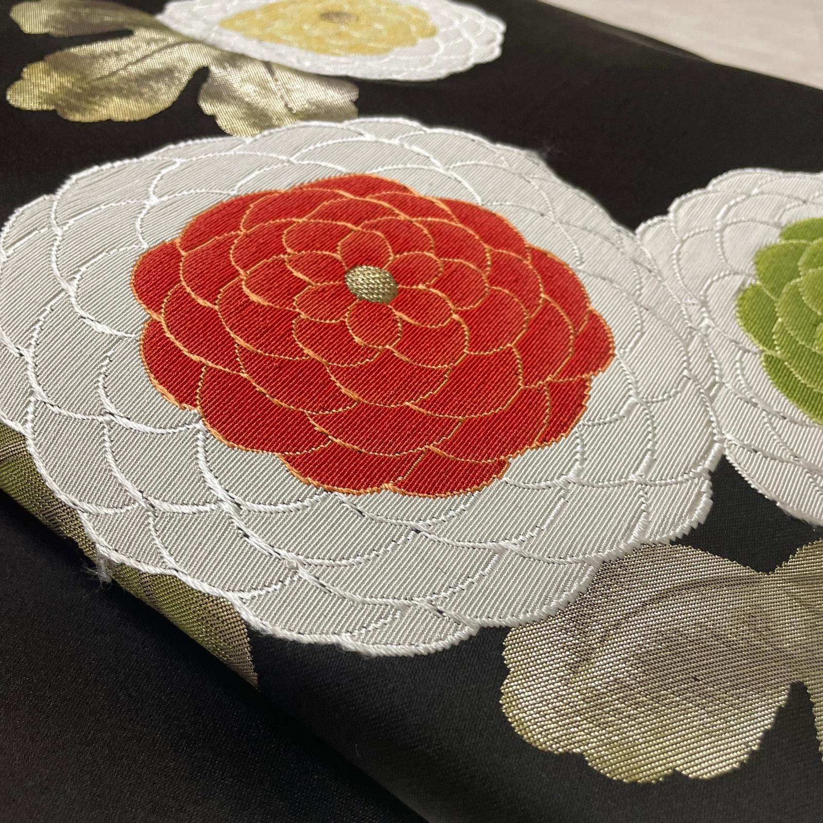 名古屋帯 黒地に映える菊の花 九寸 正絹 着物 X-6308