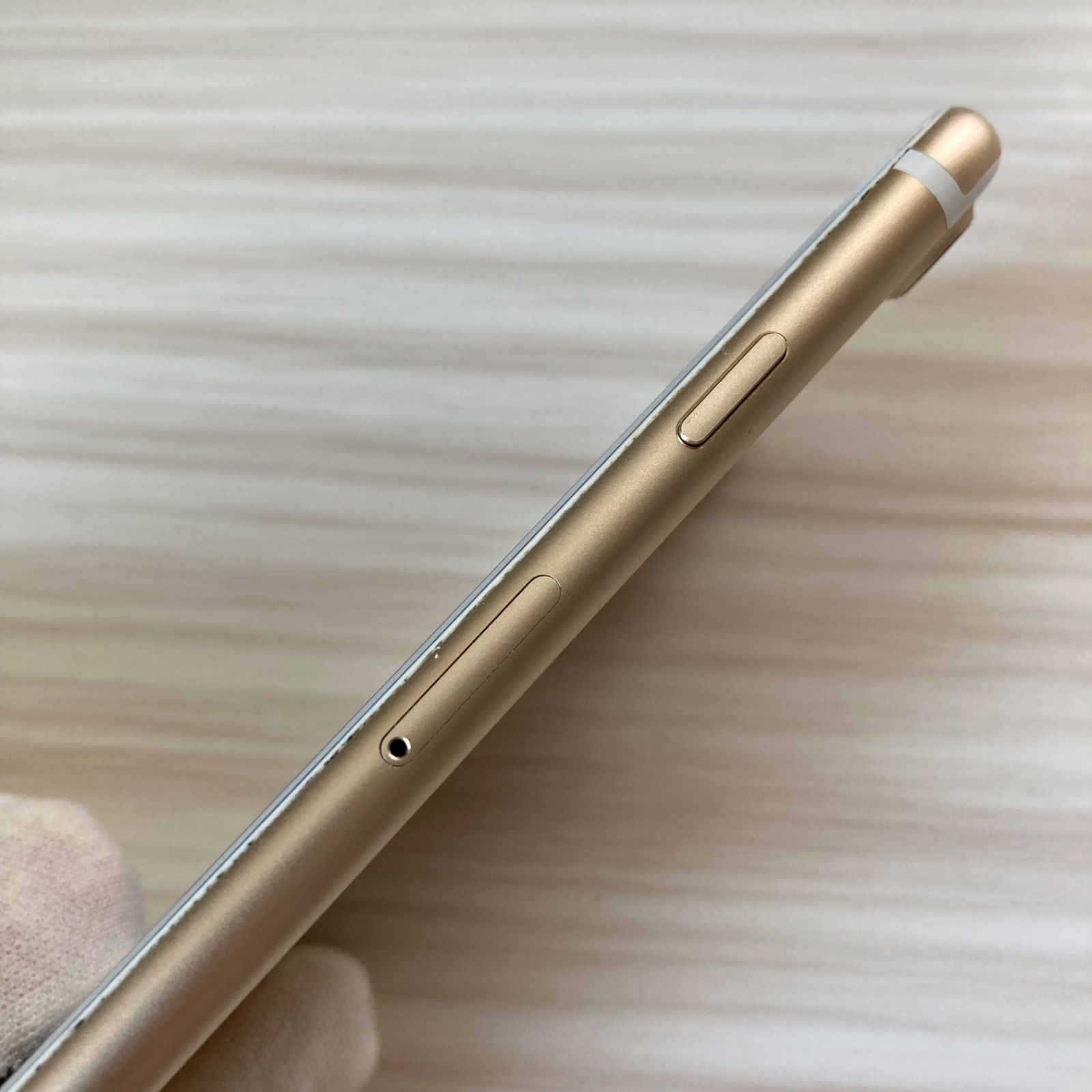 iPhone7 128GB GOLD SIMフリー(訳あり)- メルカリ