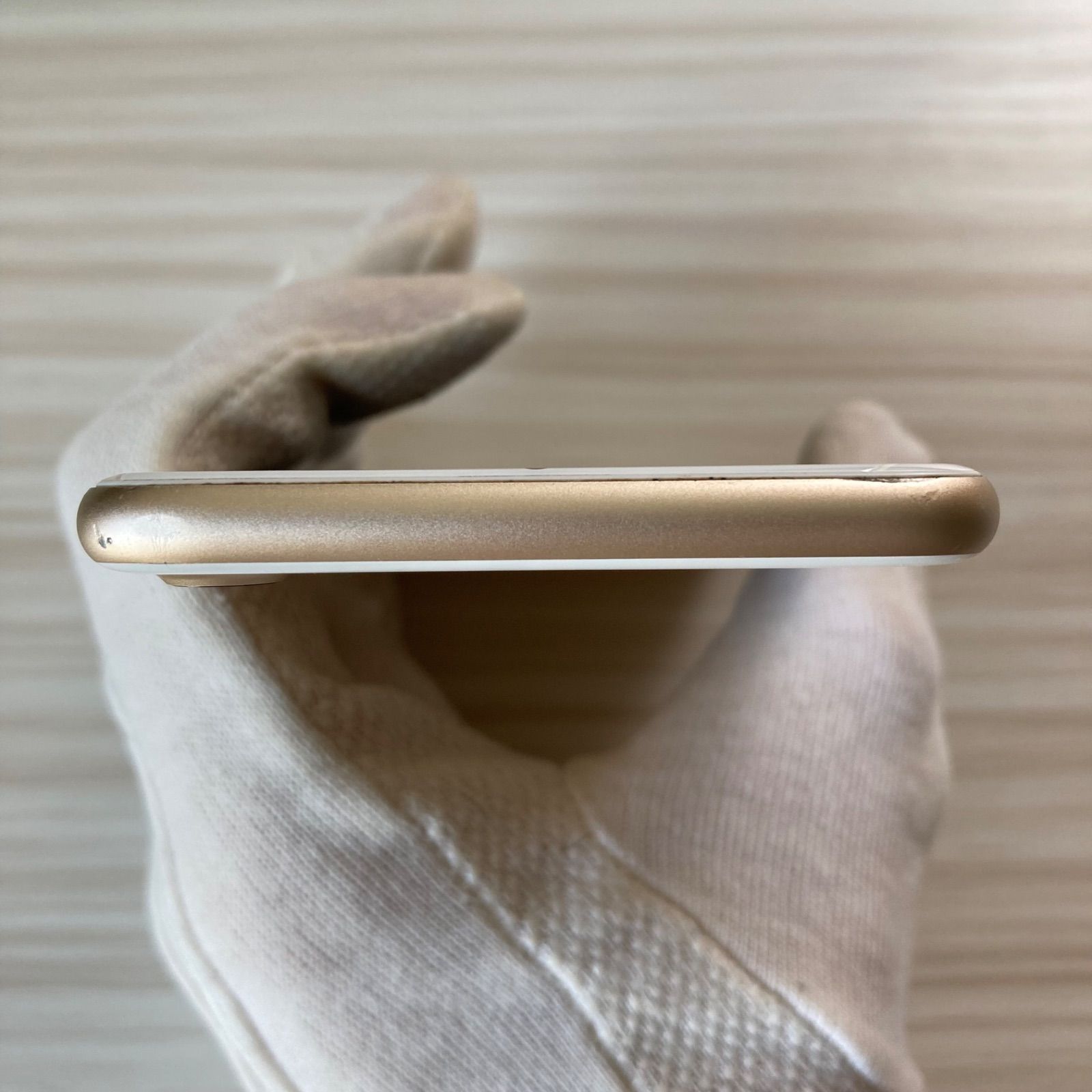 iPhone7 128GB GOLD SIMフリー(訳あり)- メルカリ