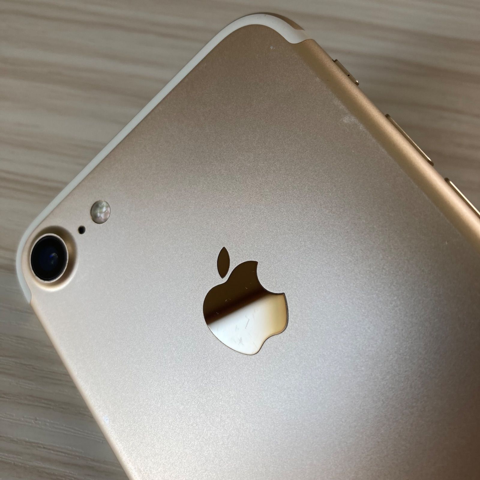 iPhone7 128GB GOLD SIMフリー(訳あり)- メルカリ