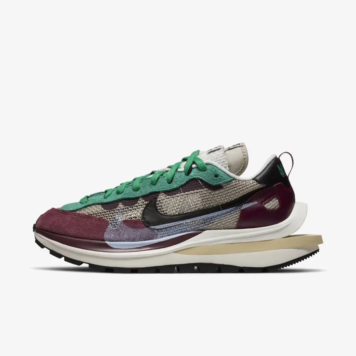 240 NIKE x SACAI ヴェイパーワッフル シャーリング & ブラック ヴィラン レッド
