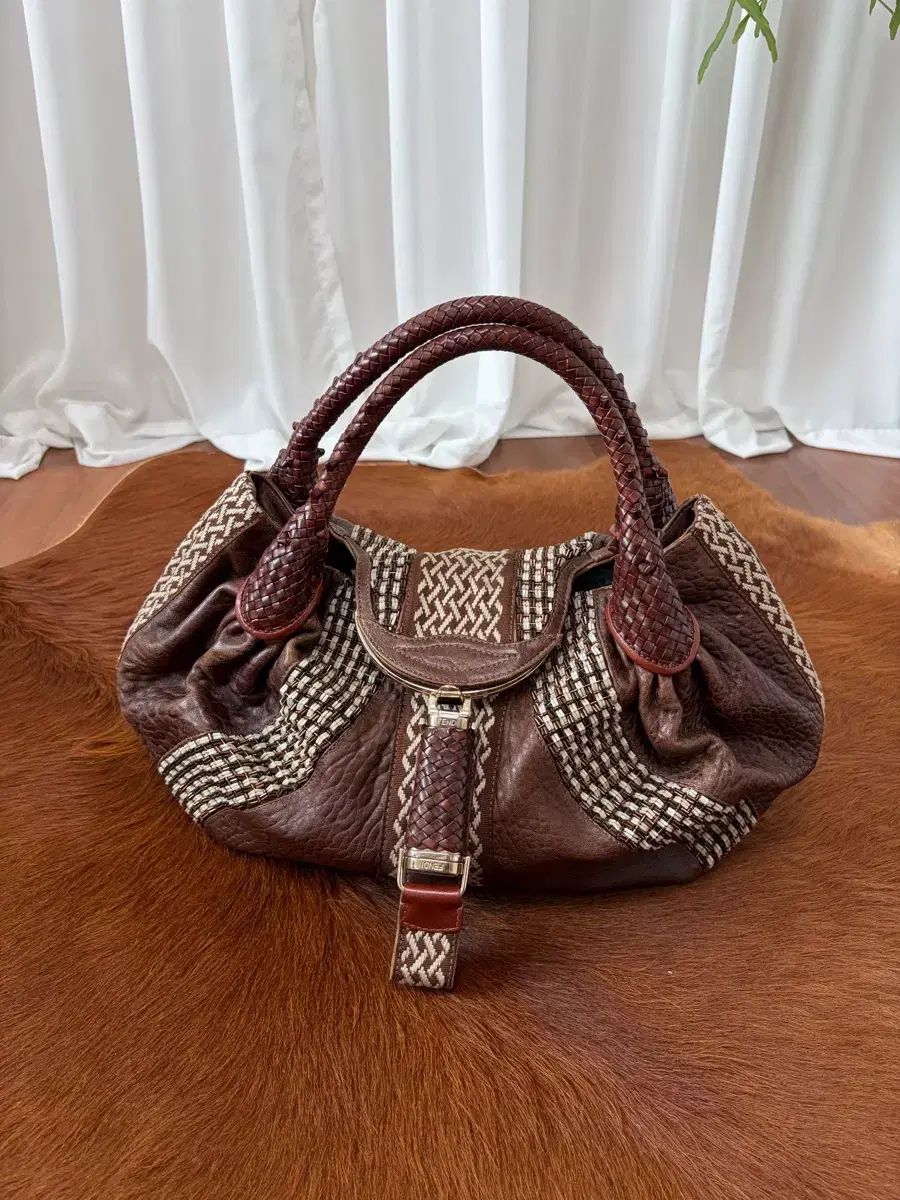 リミテッド エディション FENDI ビーズ SPY × FAMILY(スパイファミリー) ショルダーバッグ