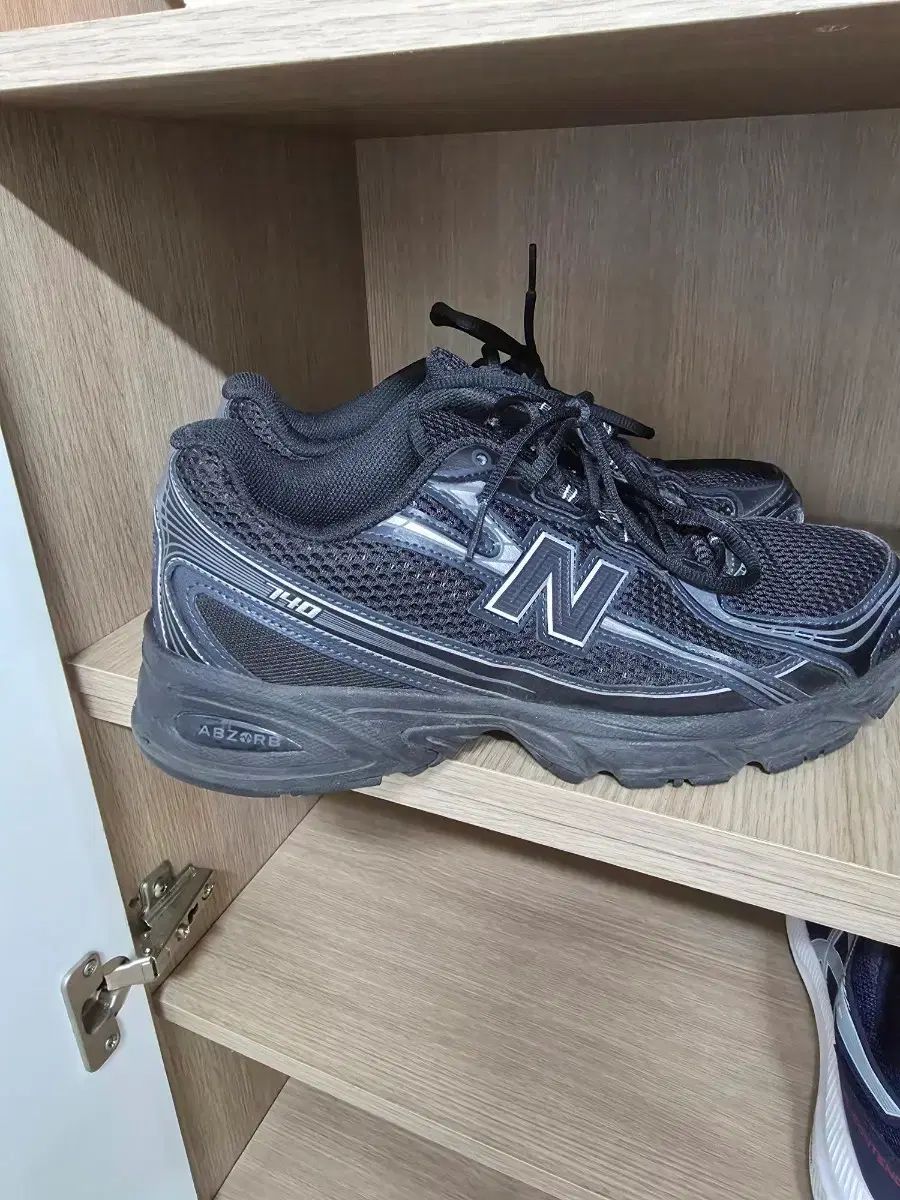ニューバランス 740 v2 ブラックシルバー 275