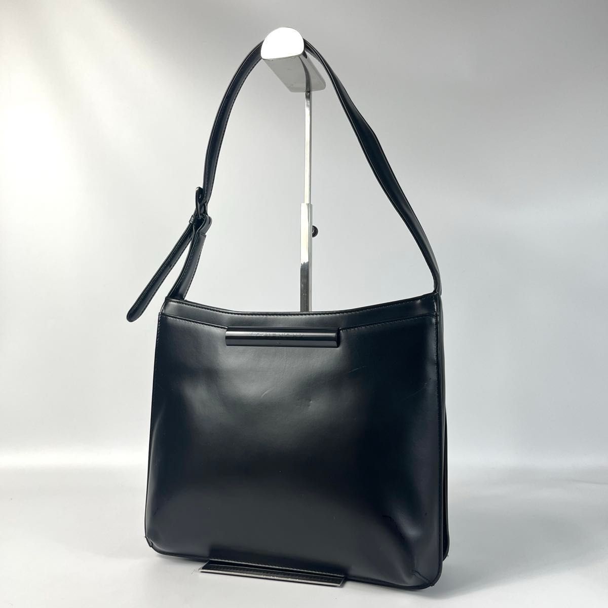 良品 GIVENCHY ジバンシー ショルダーバッグ レザー 黒 メタルプレート ワンショルダー フォーマル
