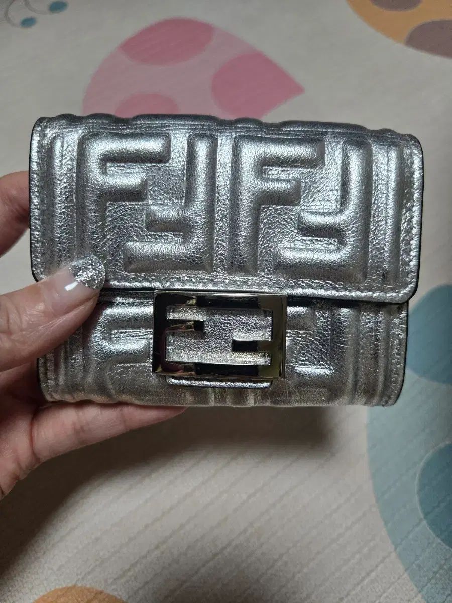 FENDI フェンディ バゲット アコーディオン カードウォレット シルバー