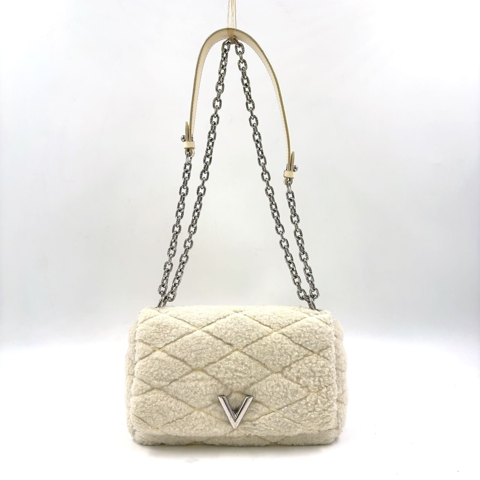 【新着】LOUIS VUITTON GO-14 PM ラムスキン、ファー ホワイト チェーンショルダーバッグ シルバー M12706