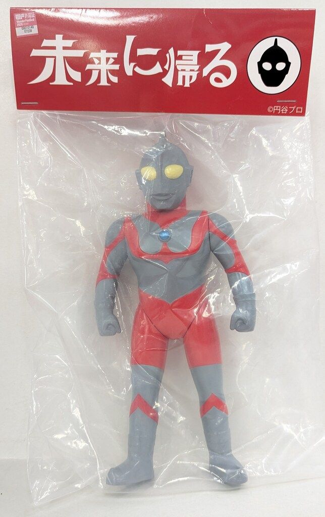 未来に帰る ウルトラマン グレー成型/赤 WF2026冬 15,140円