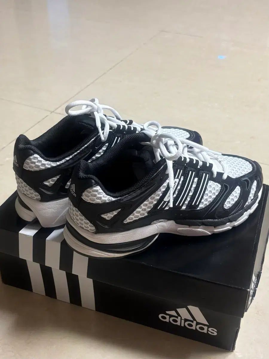 アディダス MLD 240 (1回着用)
