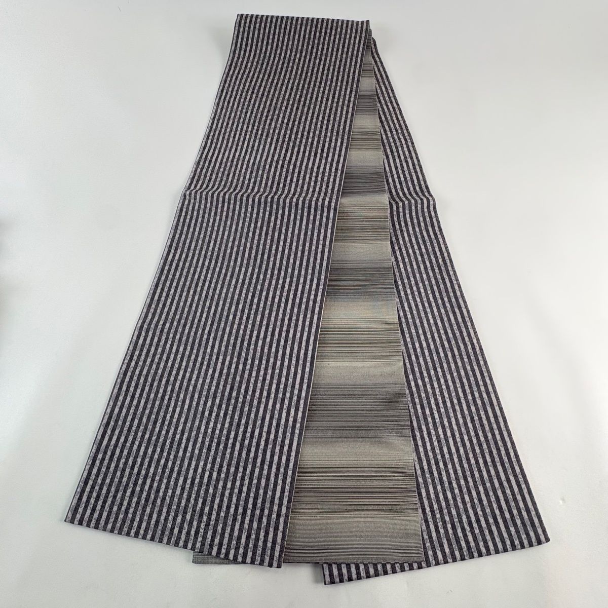 【美品】 袋帯 秀品 縞 幾何学模様 銀通し 灰色 全通 正絹 【中古】
