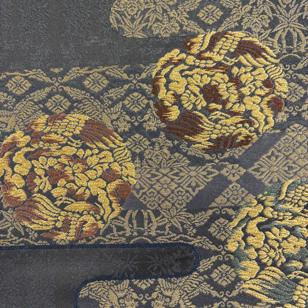 【美品】 袋帯 秀品 霜鳥忍の世界 彩り天目 ヱ霞 花鳥 金糸 黒灰 六通 正絹 【中古】 【美品】 袋帯 秀品 霜鳥忍の世界 彩り天目 ヱ霞 花鳥 金糸 黒灰 六通 正絹 【中古】
