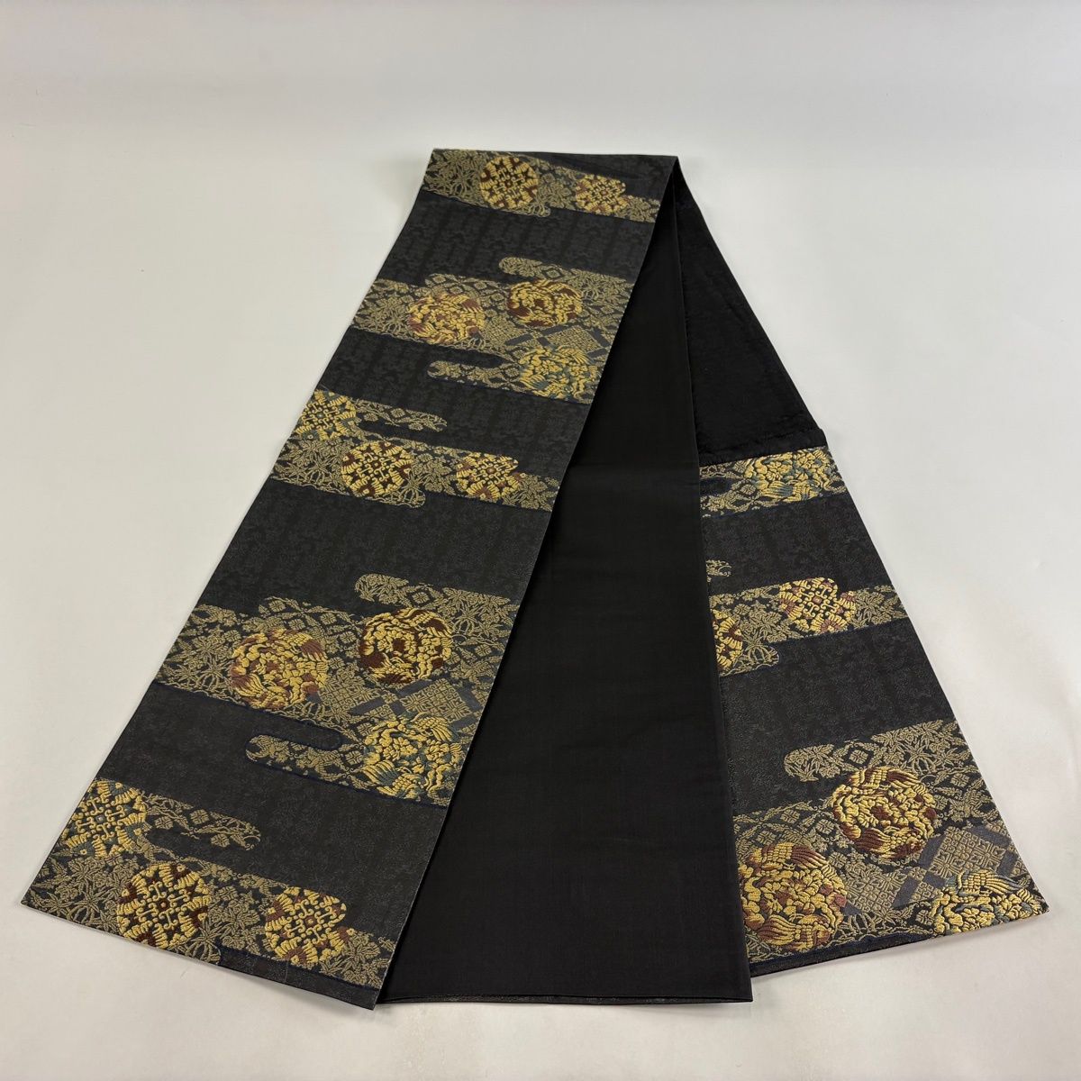 【美品】 袋帯 秀品 霜鳥忍の世界 彩り天目 ヱ霞 花鳥 金糸 黒灰 六通 正絹 【中古】 【美品】 袋帯 秀品 霜鳥忍の世界 彩り天目 ヱ霞 花鳥 金糸 黒灰 六通 正絹 【中古】