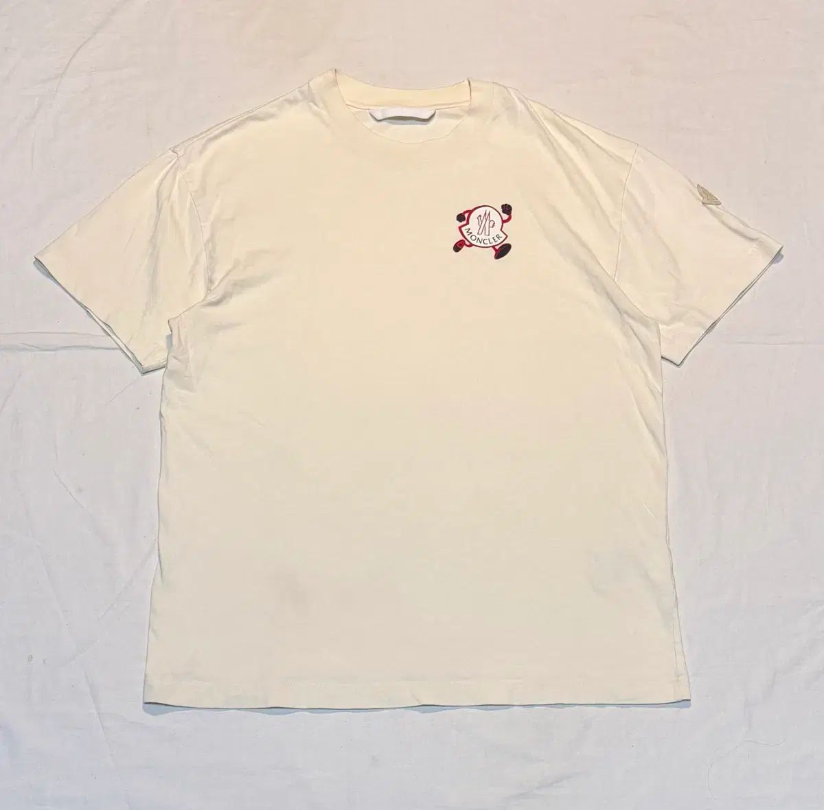 モンクレール 23ss ロゴ ワイピン Tシャツ アイボリー