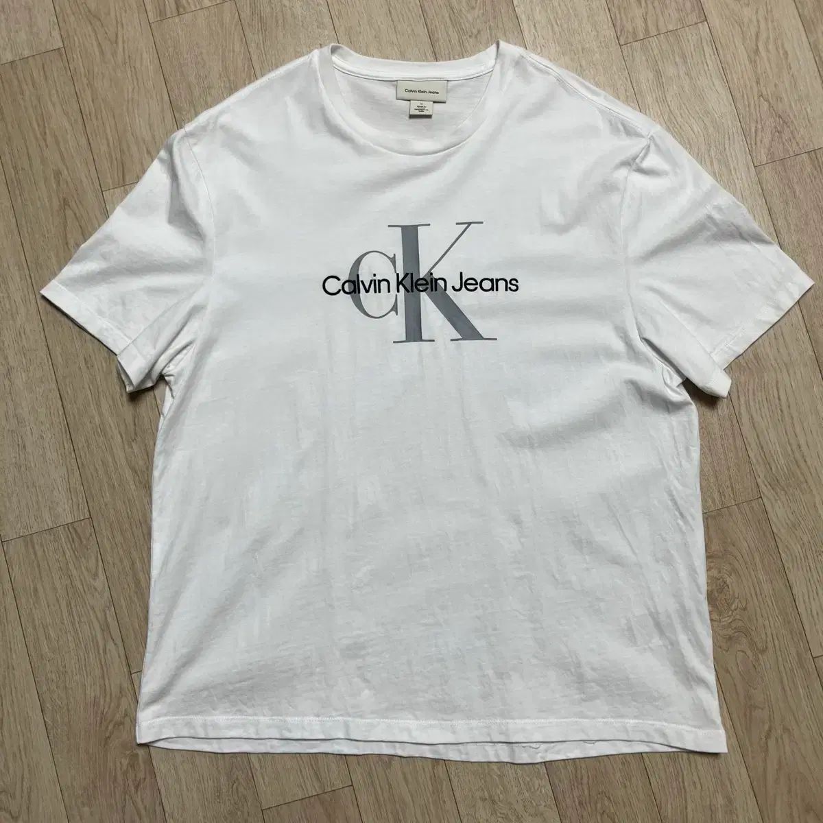 新品 カルバン・クライン モノグラム Tシャツ 白 (100) 40EM289