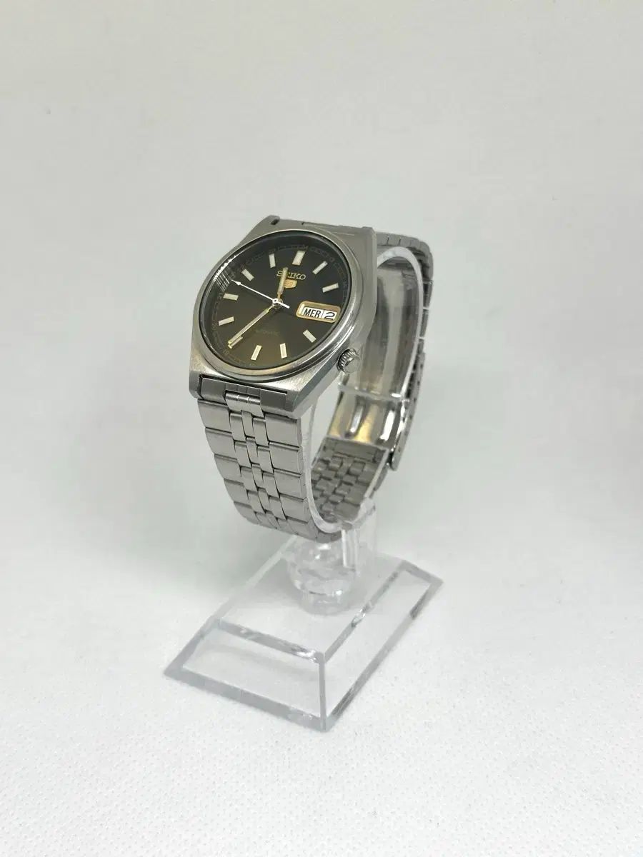 ヴィンテージ SEIKO セイコー 5 オートマチック ブラック ダイアル メンズ Tシャツ (Ref 7S26-3070) 18,677円