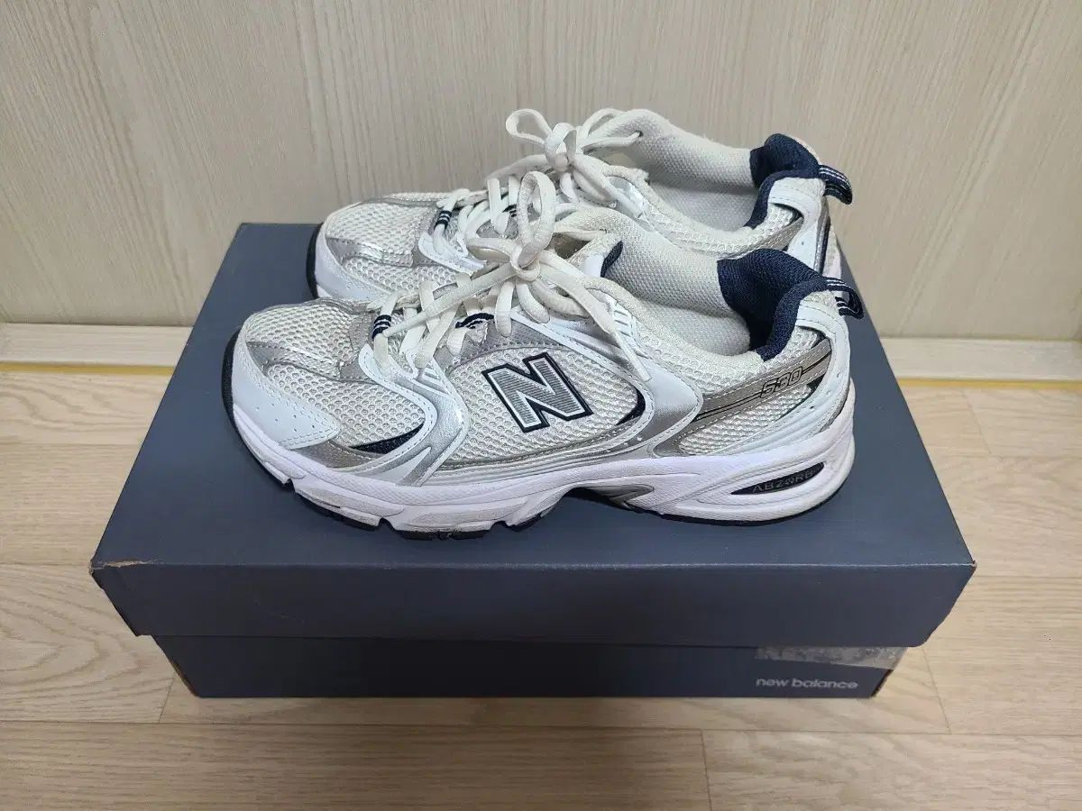 New Balance 530 230サイズ 出品 ブランド スニーカー 6,334円
