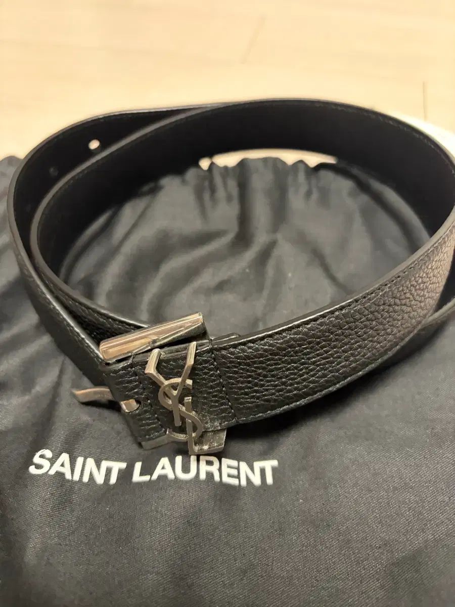 Saint Laurent サンローラン YVES SAINT LAURENT イヴ・サンローラン ロゴ ベルト 49,857円