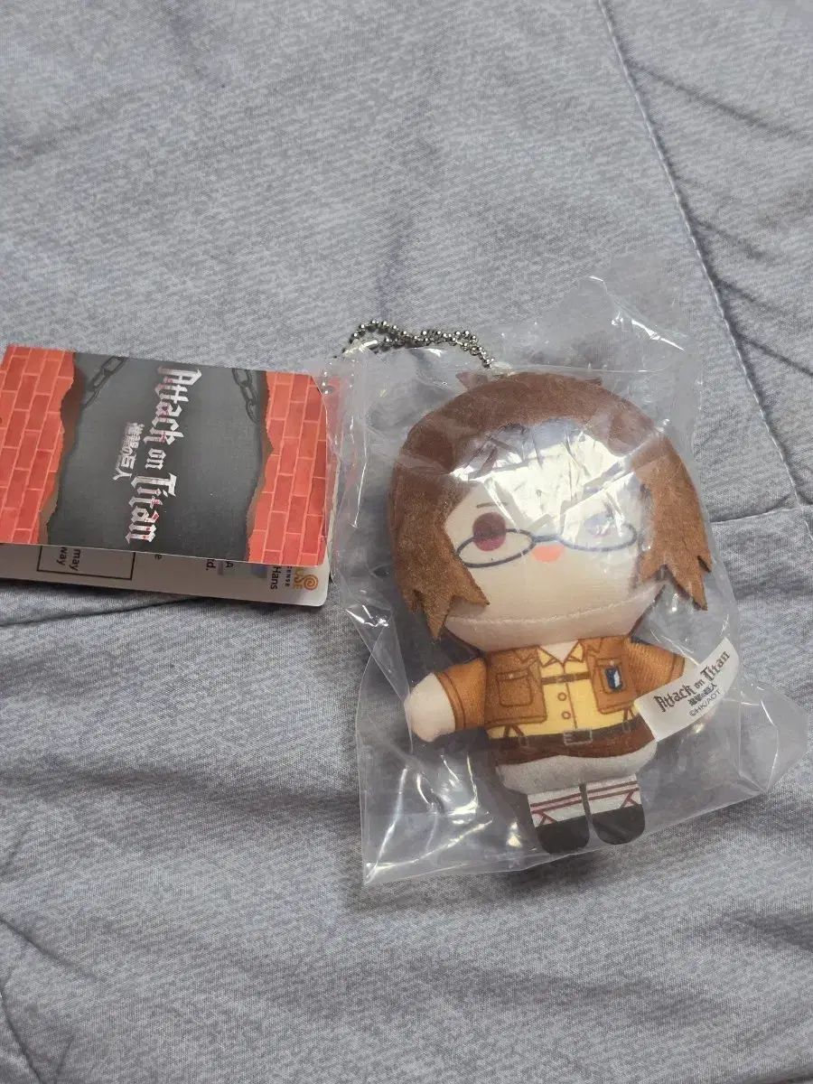 Ataque a los Titanes, peluche Hanji a la venta