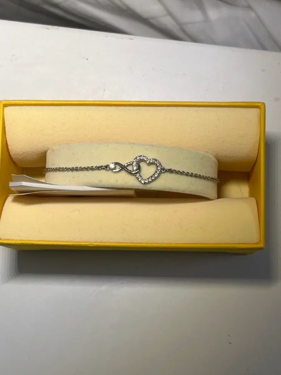 SWAROVSKI スワロフスキー