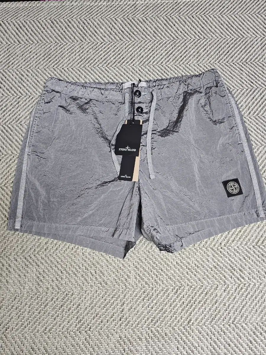 ストーンアイランド ナイロン メタル Swim パンツ (正規品 新商品)