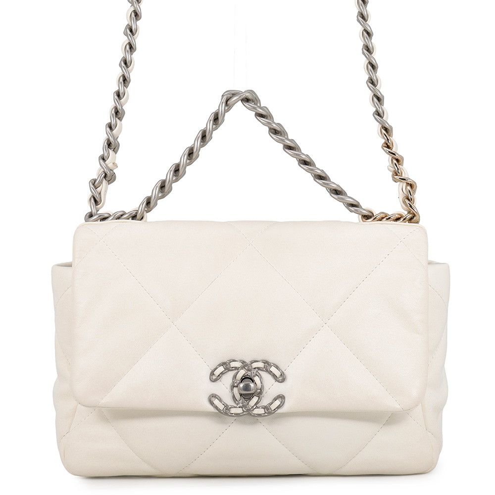 シャネル チェーンショルダーバッグ CHANEL19 フラップバッグ ココマーク ラムスキン AS1160 CHANEL 白 269,190円
