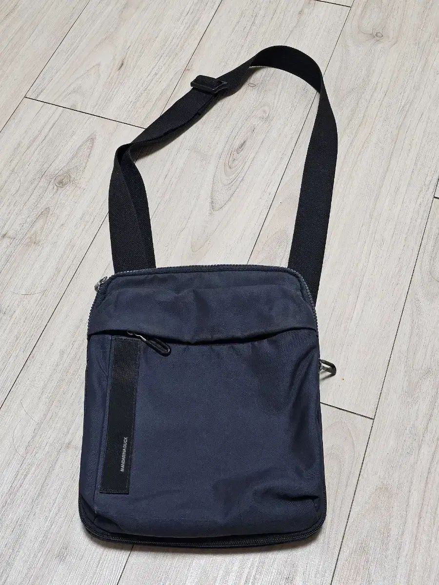 マンダリナダック VIA MD 拡張型クロスバッグ 45,000円で出品 6,764円