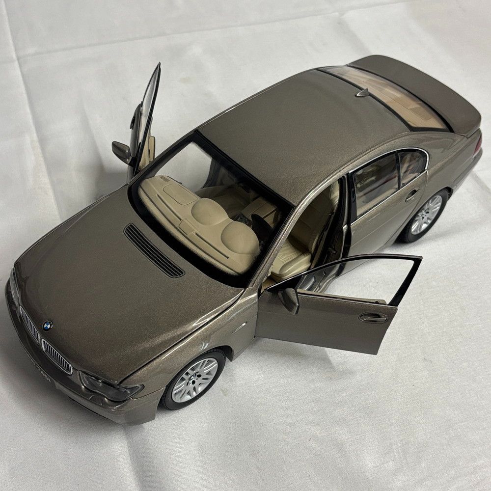 1203◇ミニカー BMW 745i 1/18スケール ゴールド Kyosho 京商 ダイ