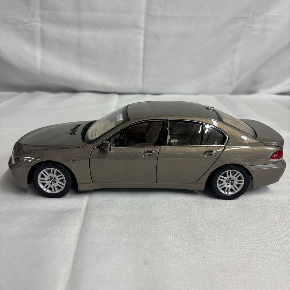 1203◇ミニカー BMW 745i 1/18スケール ゴールド Kyosho 京商 ダイ
